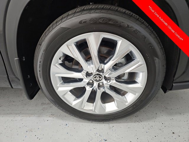 Used 2024 Toyota Highlander Limited AWD/4WD image 8
