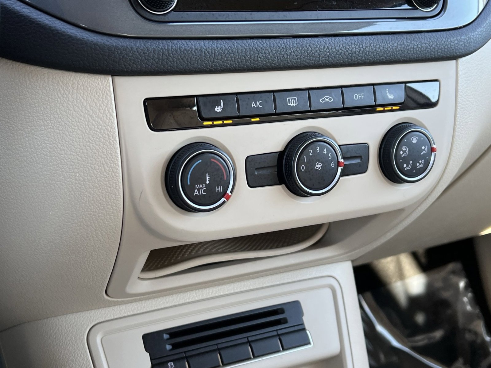 Used 2017 Volkswagen Tiguan S image 17