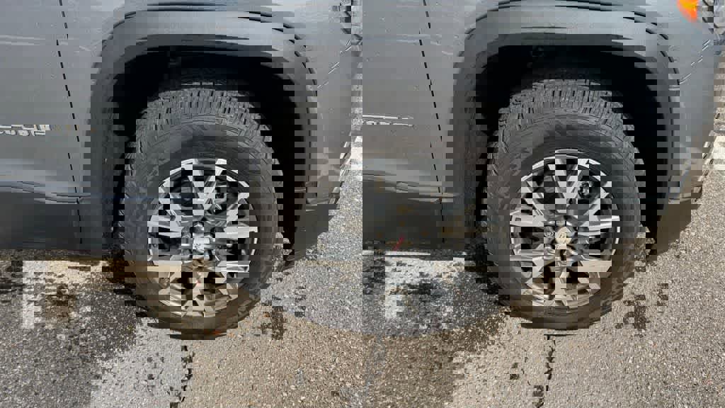 Used 2021 GMC Acadia SLE w/ Driver Convenience Package image 11