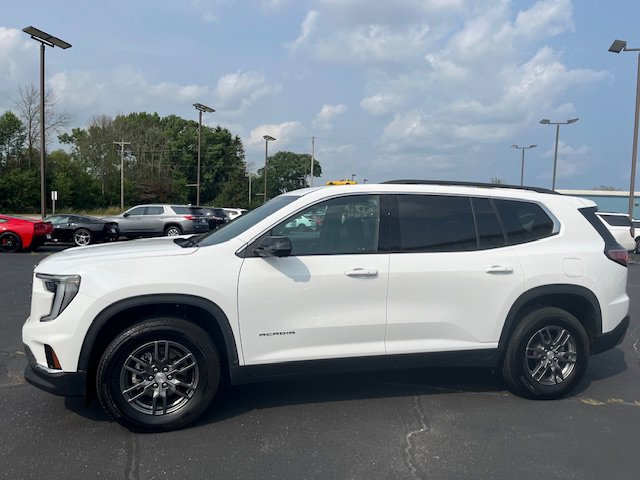 Used 2025 GMC Acadia Elevation image 3
