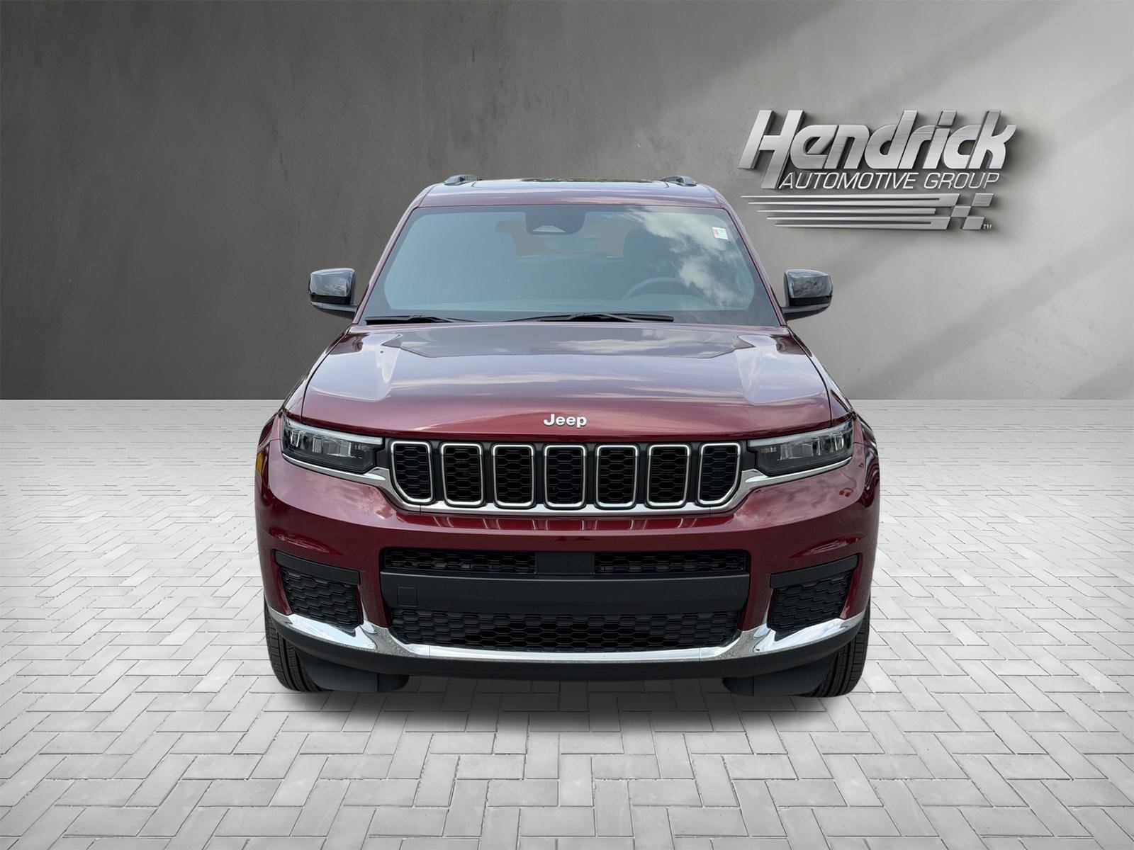 Used 2025 Jeep Grand Cherokee L Laredo RWD image 3