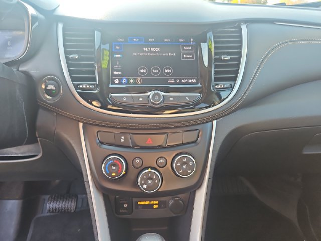 Used 2022 Chevrolet Trax LT w/ Premium Seat Package AWD/4WD image 19