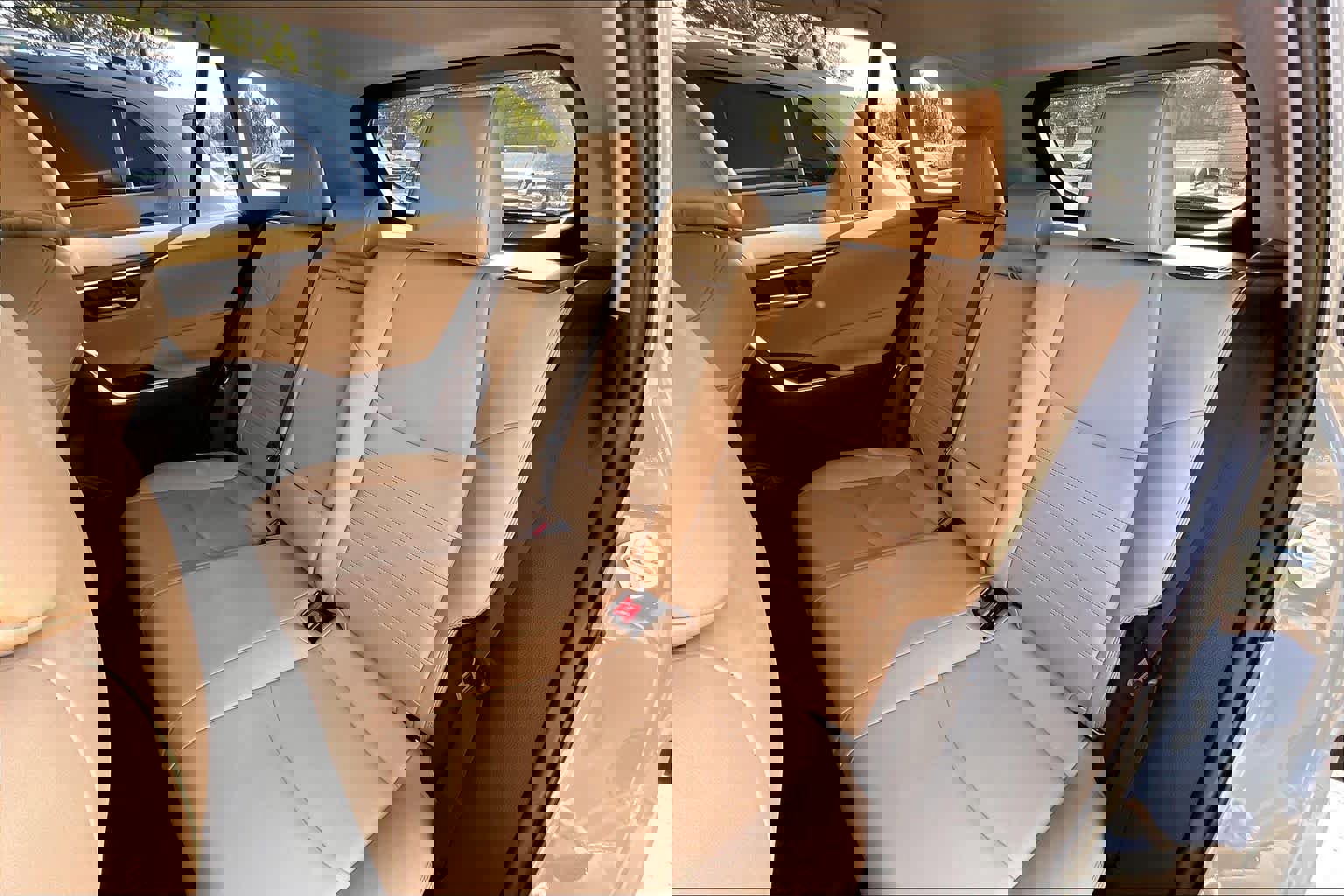 Used 2022 Toyota RAV4 XLE Premium image 25