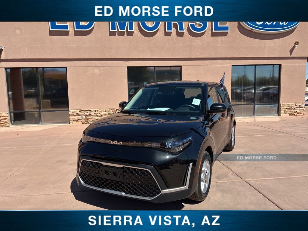 Certified 2025 Kia Soul LX FWD image 1