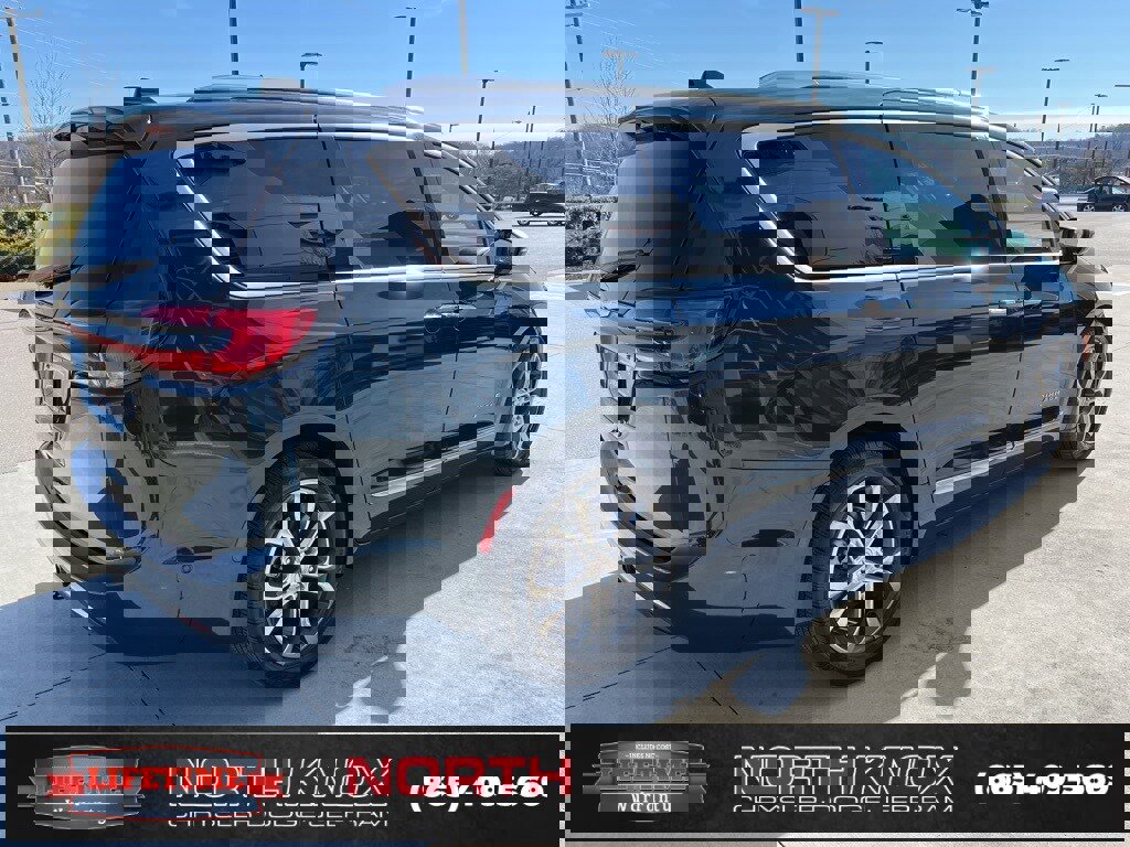 Used 2024 Chrysler Pacifica Pinnacle w/ Trailer Tow Group image 22