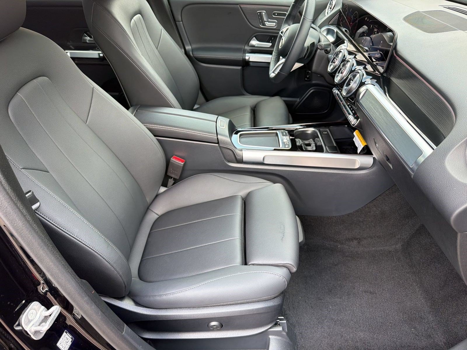 Used 2025 Mercedes-Benz GLB 250 image 26