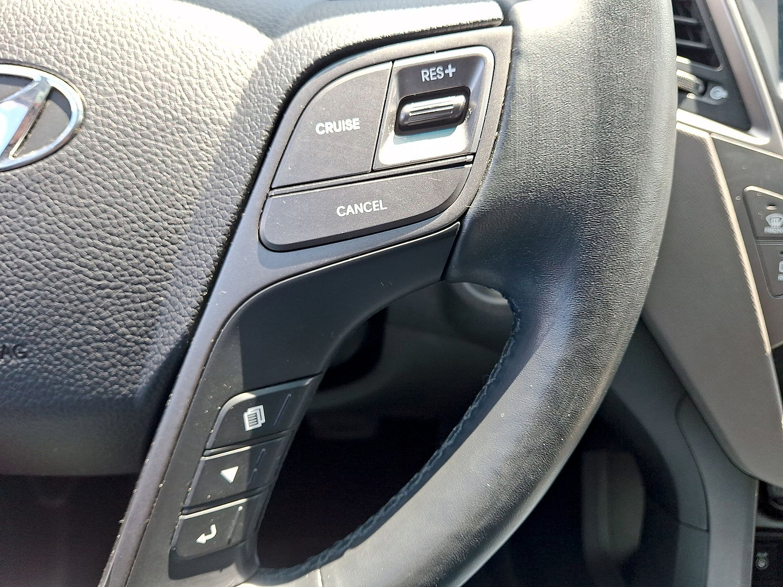 Used 2018 Hyundai Santa Fe Sport w/ 2.4L Tech Package 04 AWD/4WD image 18
