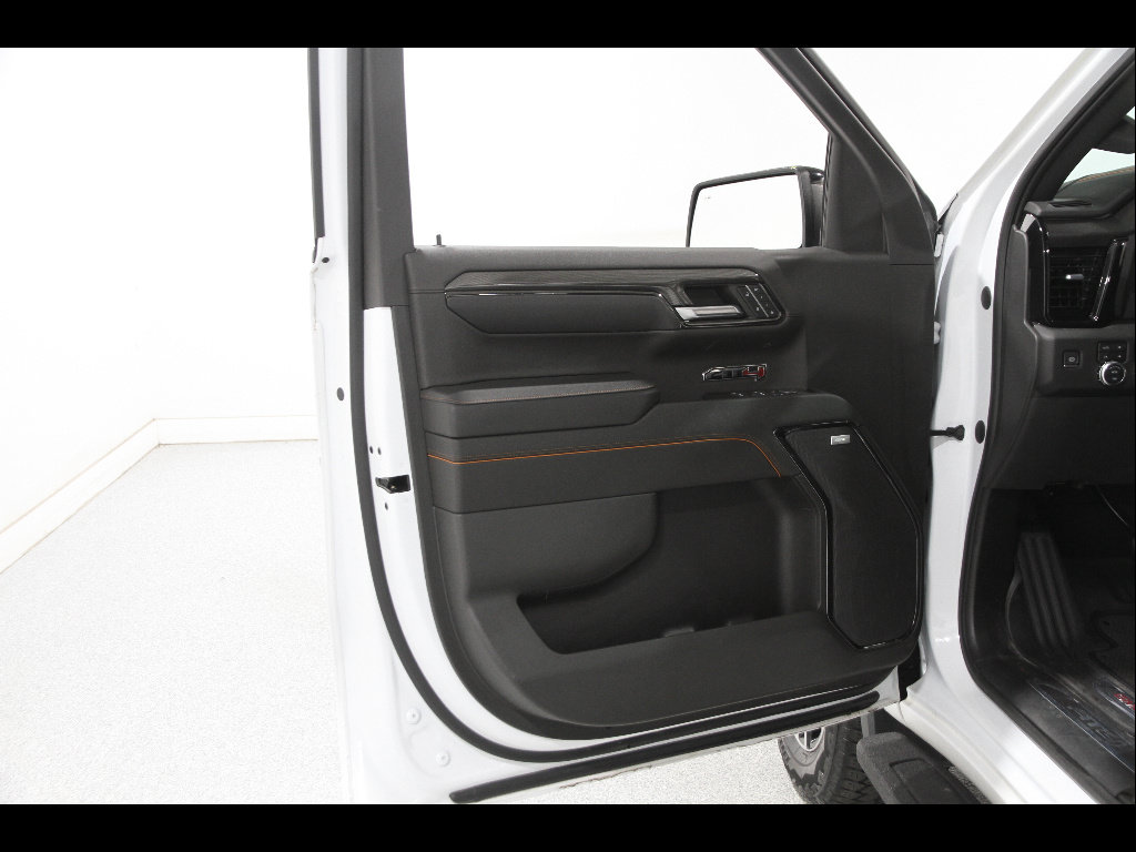 Used 2023 GMC Sierra 1500 AT4 w/ AT4 Premium Package AWD/4WD image 4