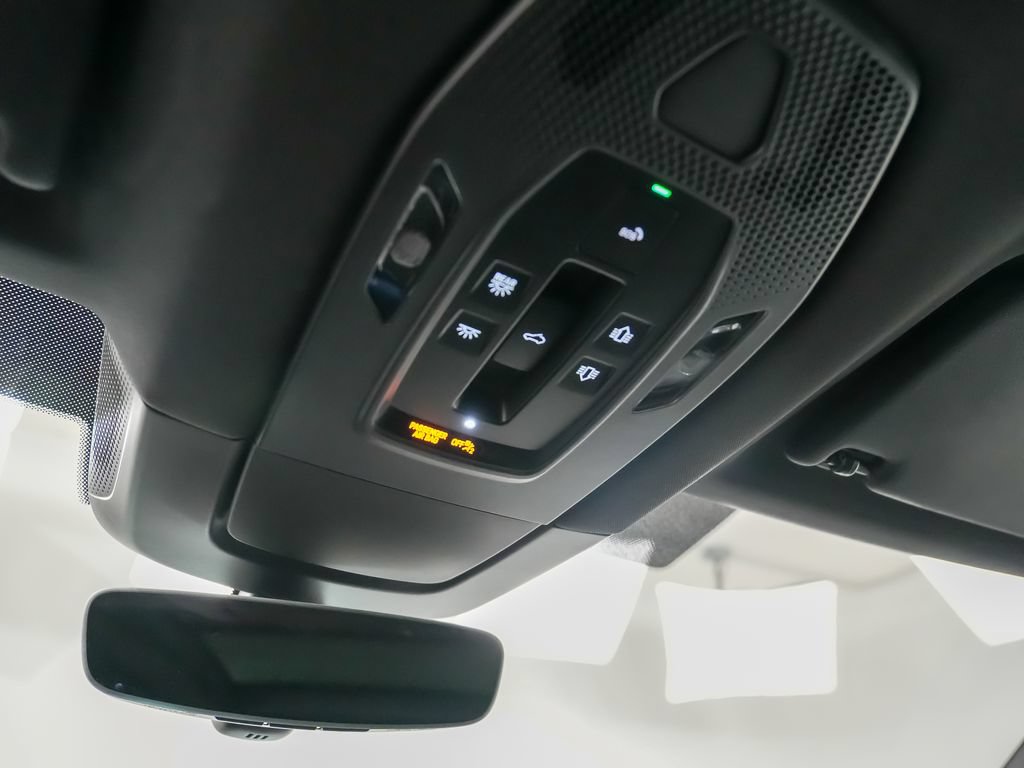 Certified 2025 Porsche Macan Electric RWD image 29