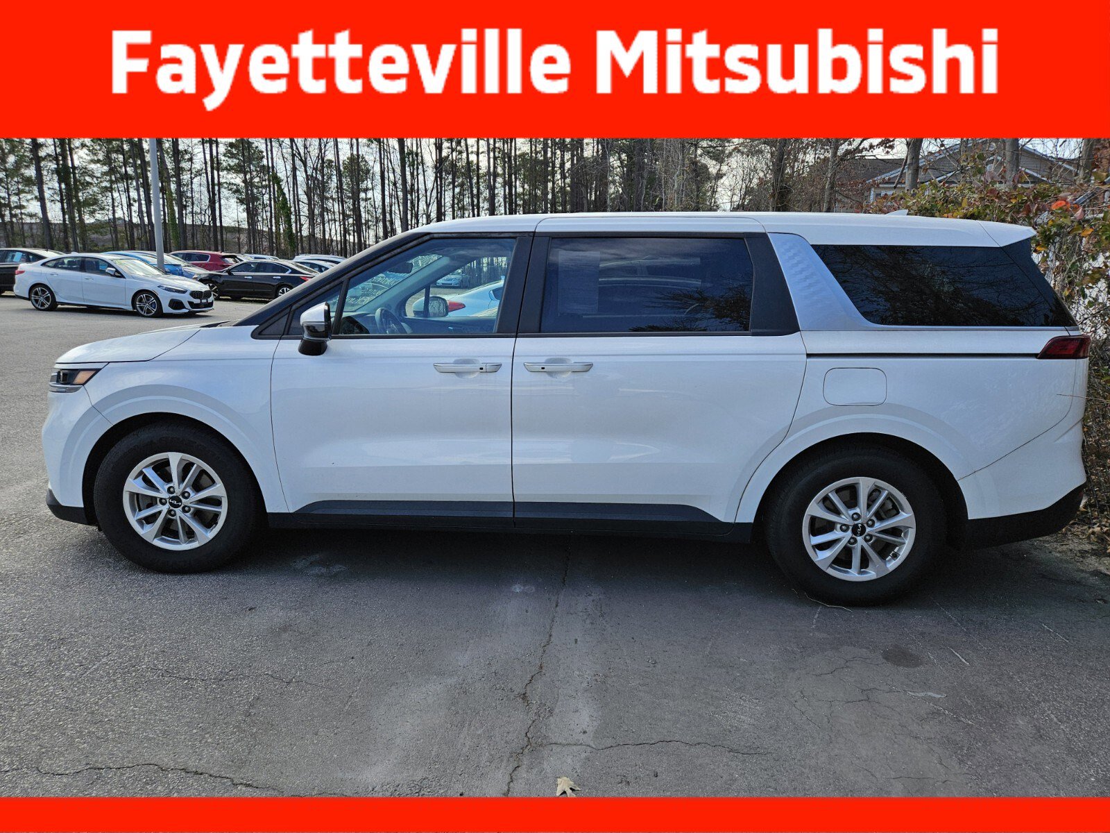 Used 2022 Kia Carnival LX image 10