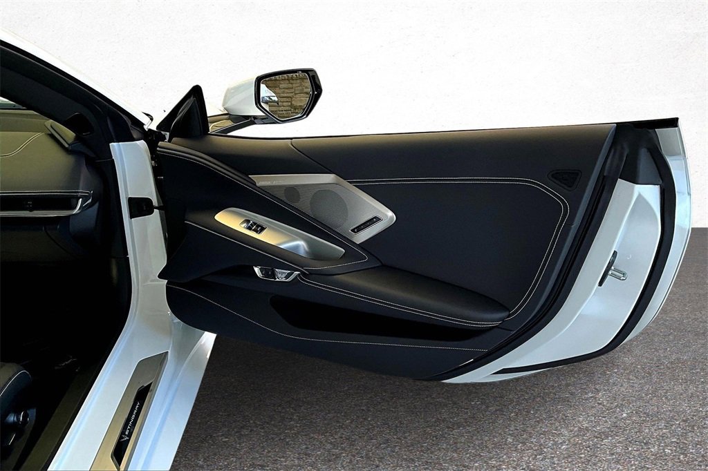 Used 2025 Chevrolet Corvette Stingray Preferred Conv w/ 2LT image 24