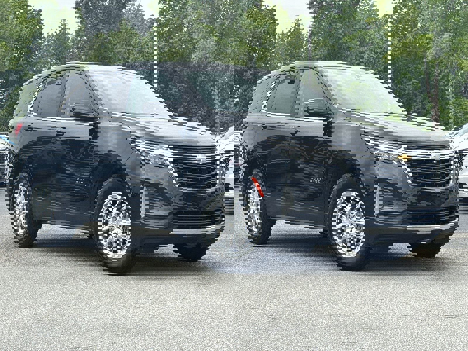 Used 2024 Chevrolet Equinox LT image 2