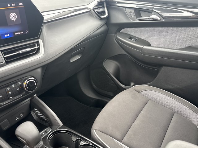 Used 2025 Chevrolet TrailBlazer LS w/ LS Convenience Package FWD image 19