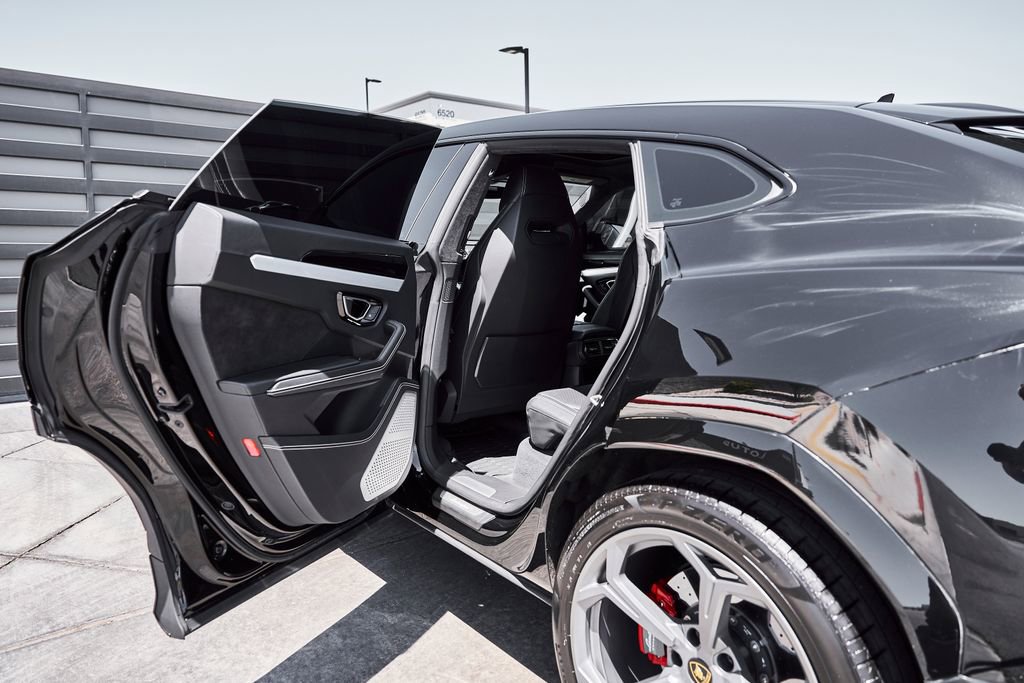 Used 2022 Lamborghini Urus AWD/4WD image 28