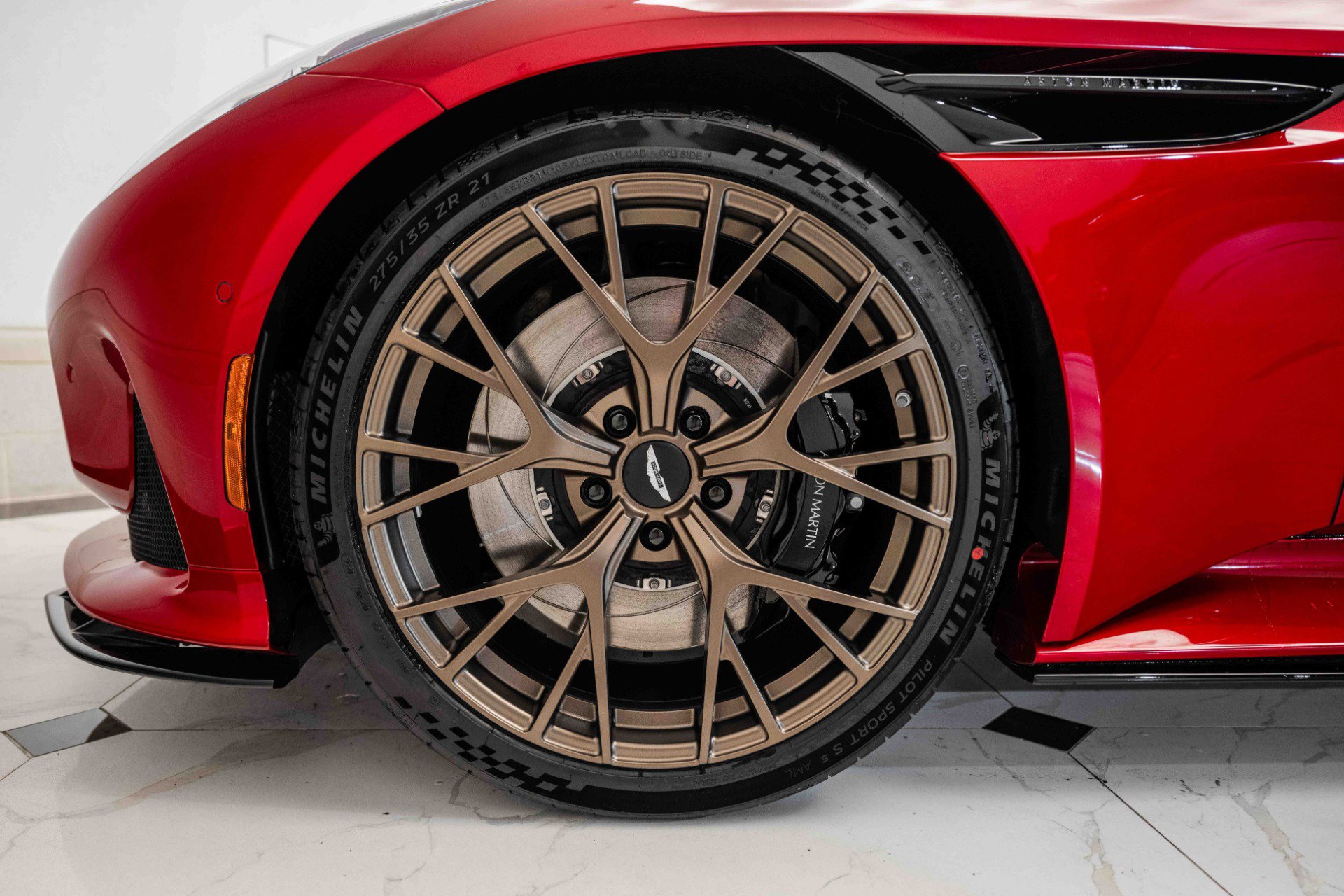 Used 2025 Aston Martin DB12 Convertible image 3