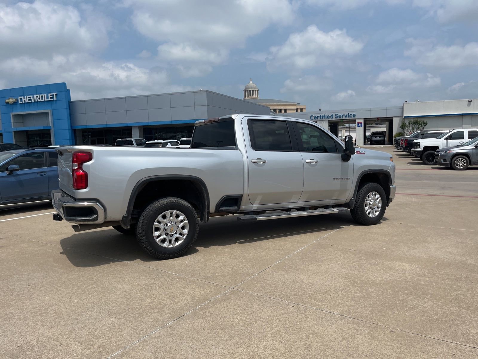 Used 2022 Chevrolet Silverado 2500 LT w/ Convenience Package AWD/4WD image 2
