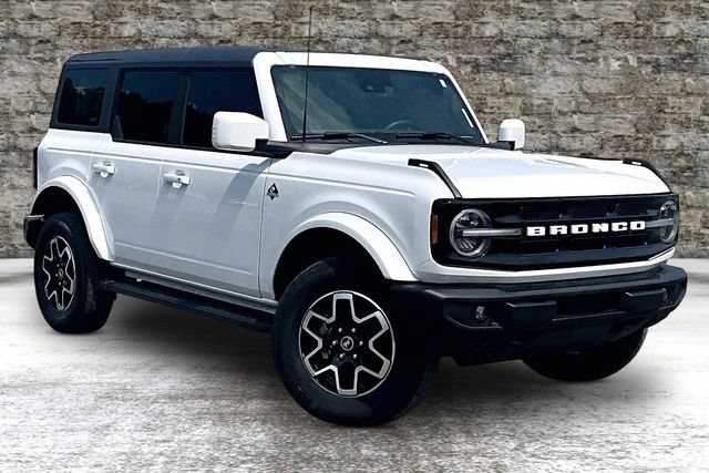 Used 2023 Ford Bronco Outer Banks AWD/4WD image 1