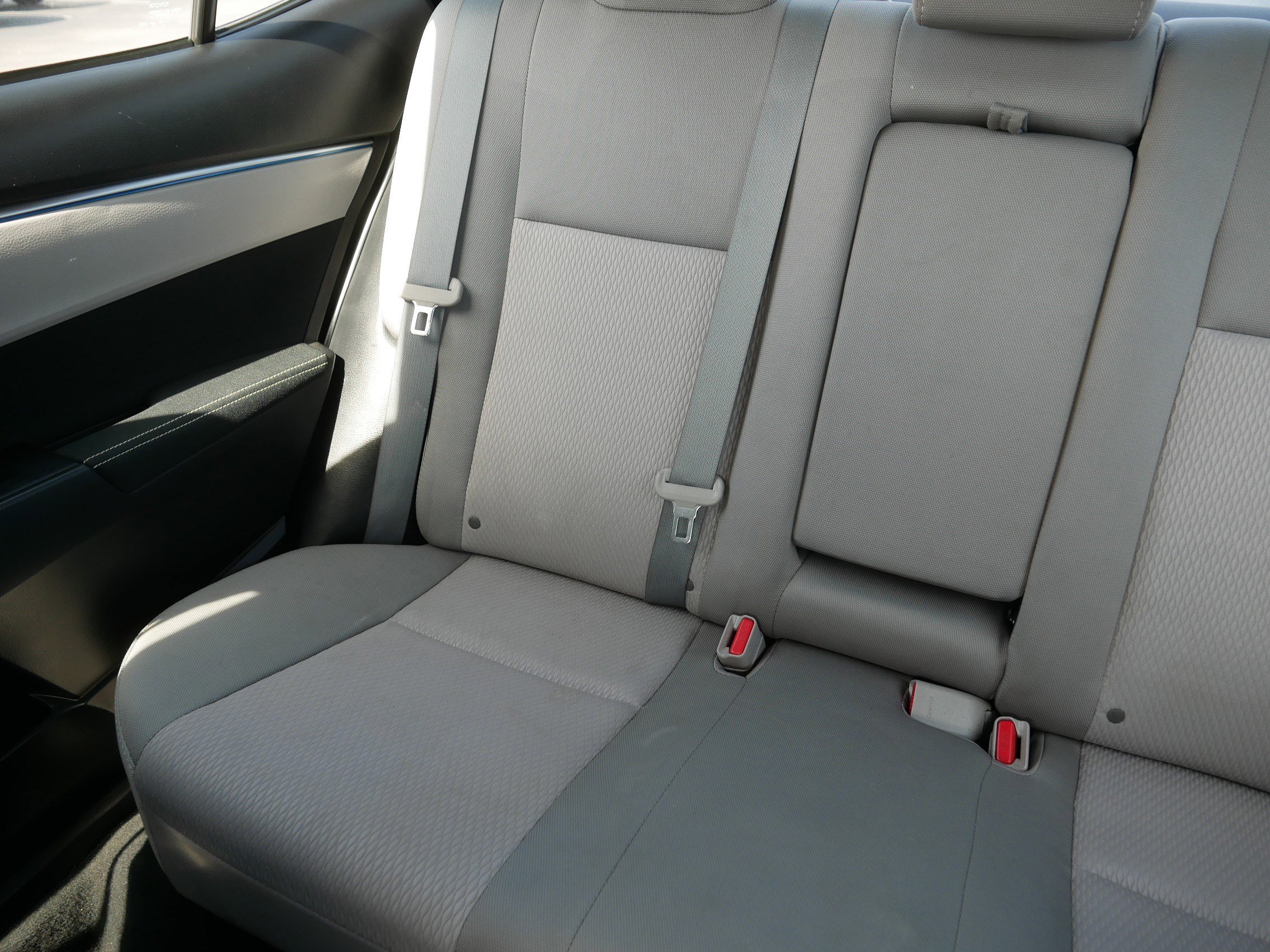 Used 2015 Toyota Corolla LE FWD image 12
