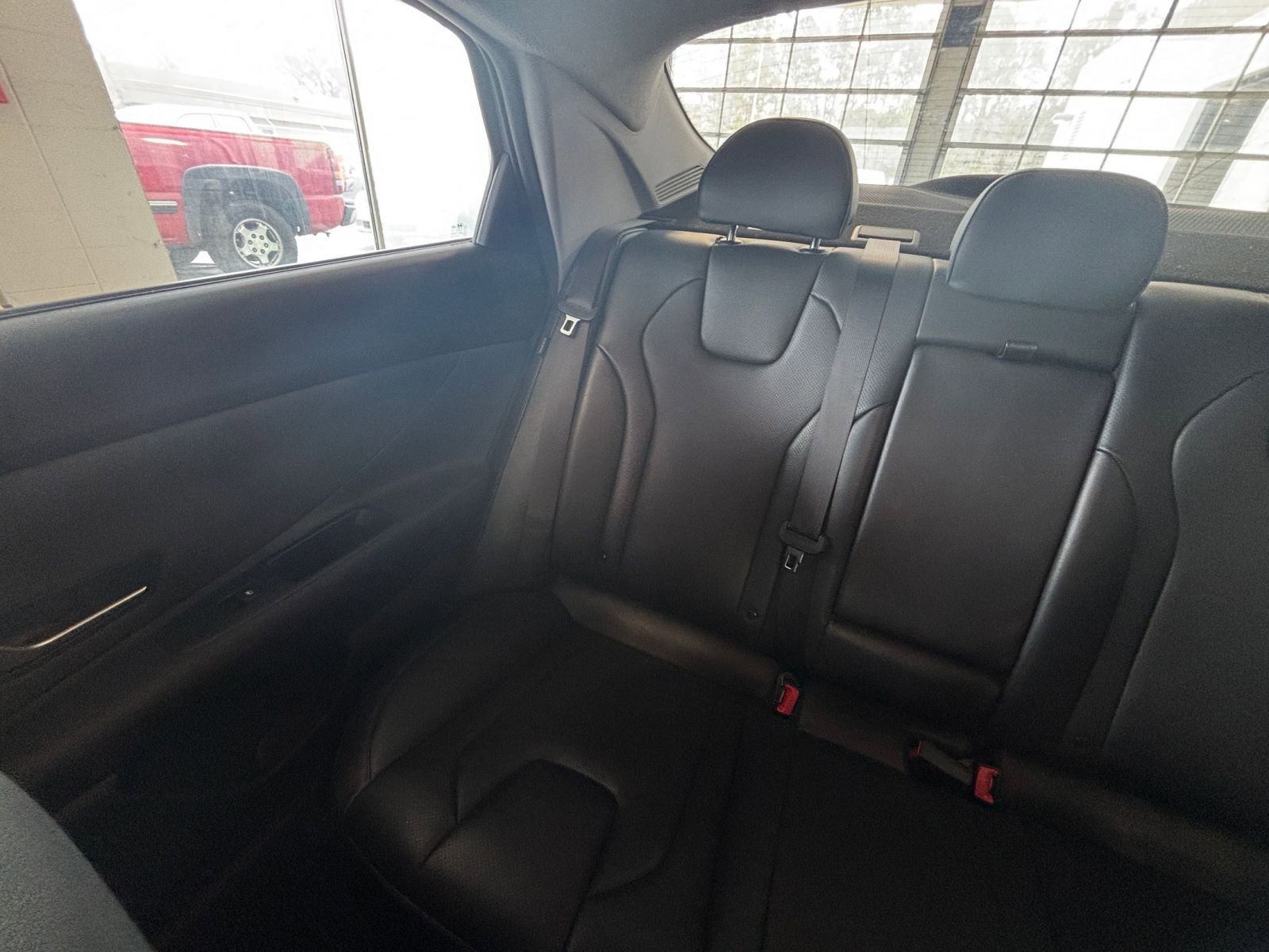 Used 2025 Hyundai Elantra Limited image 40