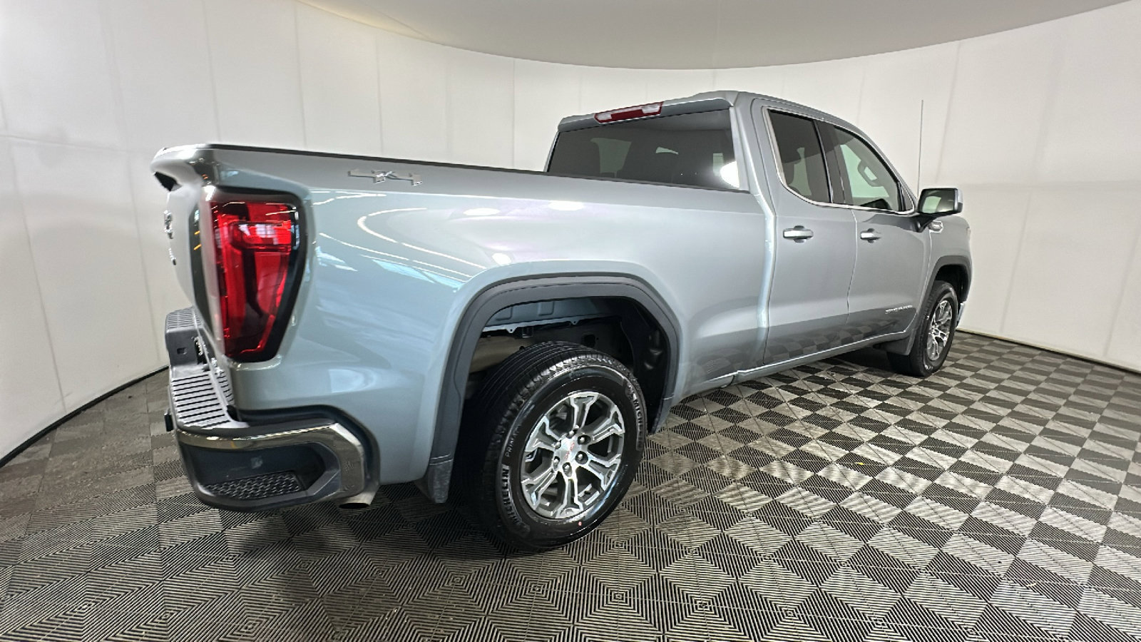 New 2026 GMC Sierra 1500 SLE AWD/4WD image 2