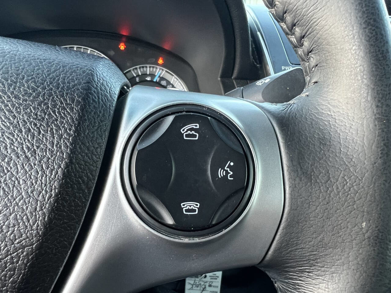 Used 2015 Toyota RAV4 Limited image 26