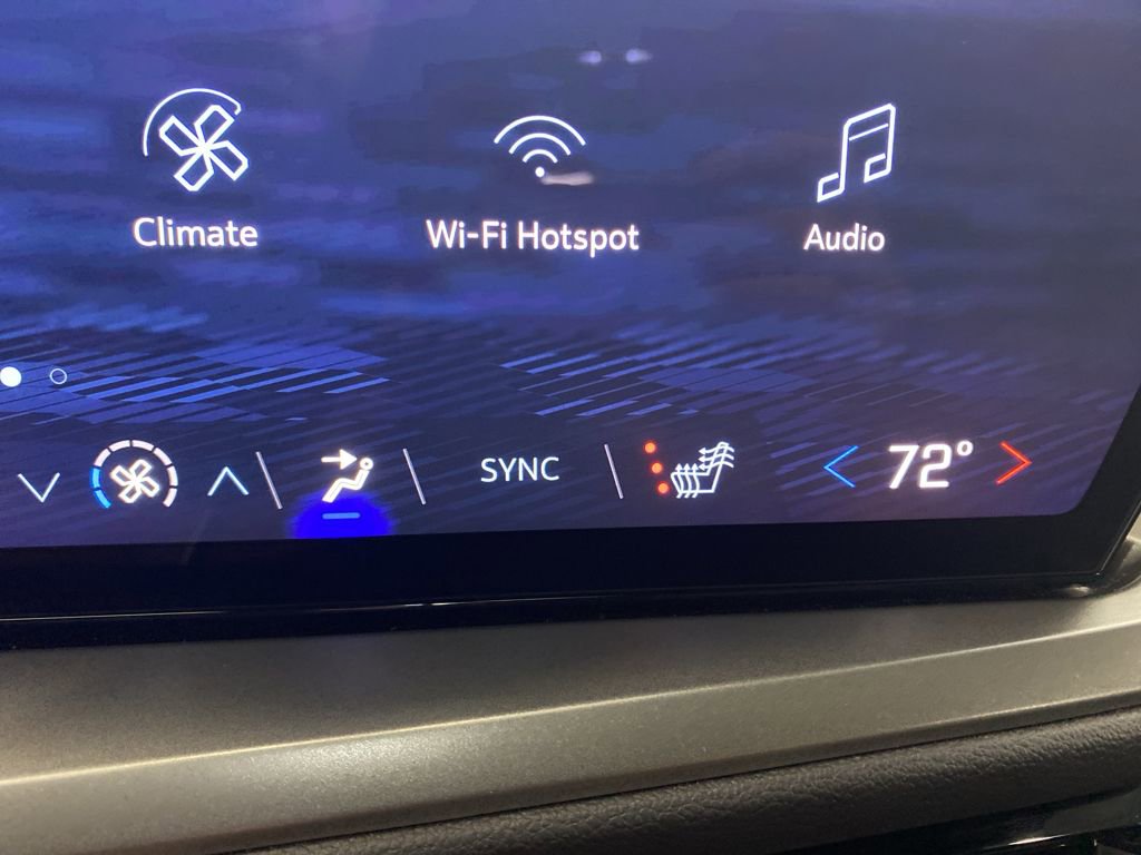 Used 2025 Chevrolet Traverse LT image 29