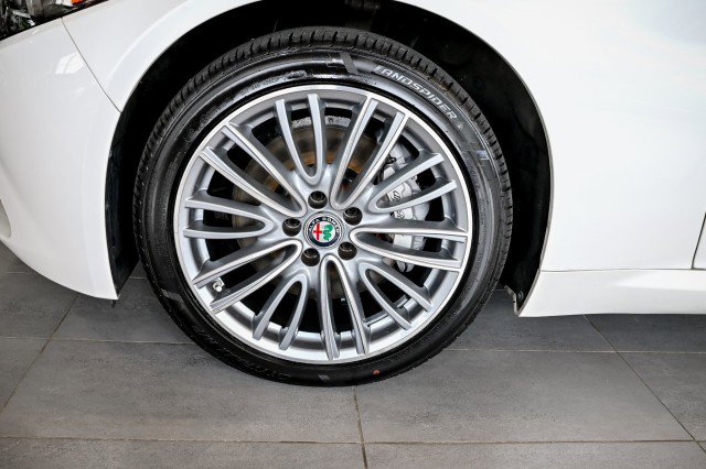 Used 2020 Alfa Romeo Giulia Ti AWD/4WD image 44
