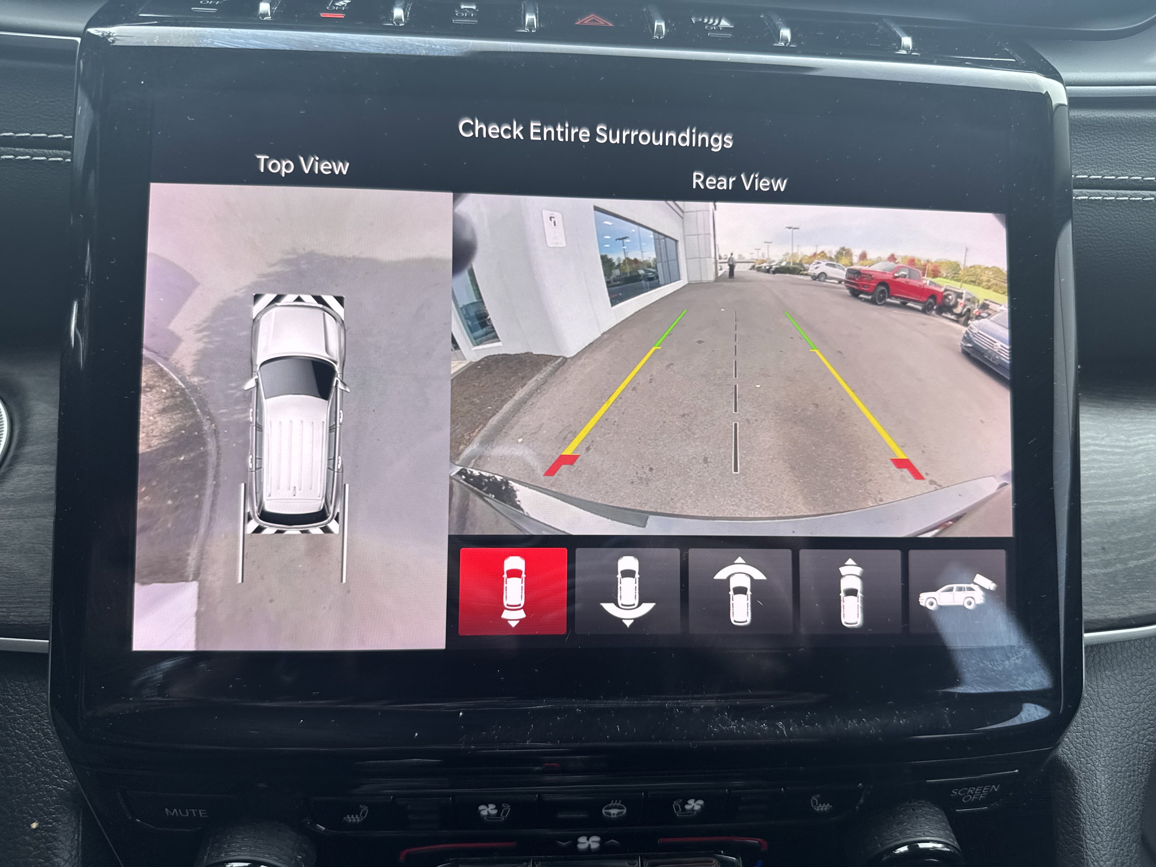 Used 2023 Jeep Grand Cherokee L Limited w/ Luxury Tech Group II image 27