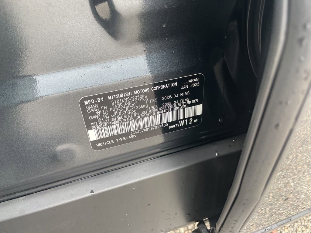 Used 2025 Mitsubishi Outlander SE image 14