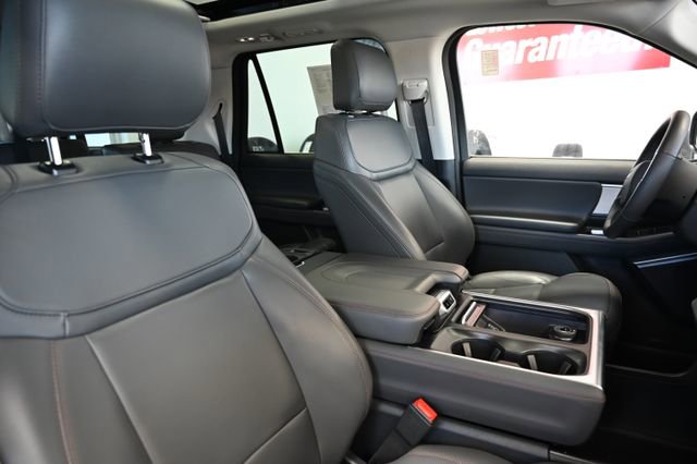 Used 2025 Ford Expedition Max Active AWD/4WD image 13