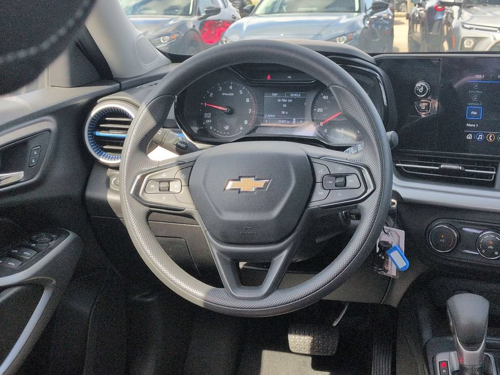 Used 2025 Chevrolet Trax LS FWD image 22