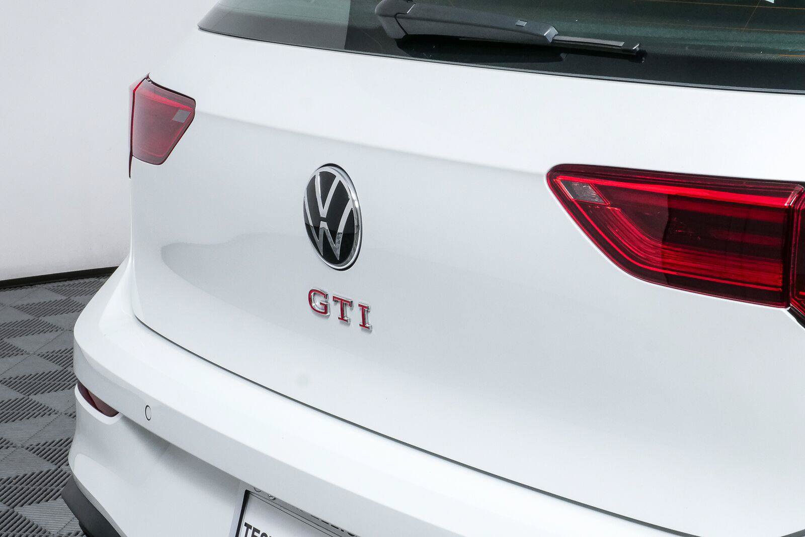 Certified 2025 Volkswagen GTI Autobahn FWD image 38