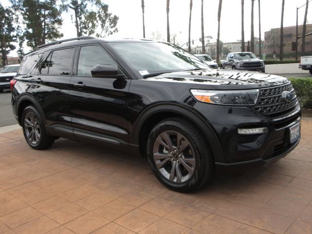 Certified 2022 Ford Explorer XLT w/ Equipment Group 202A image 6