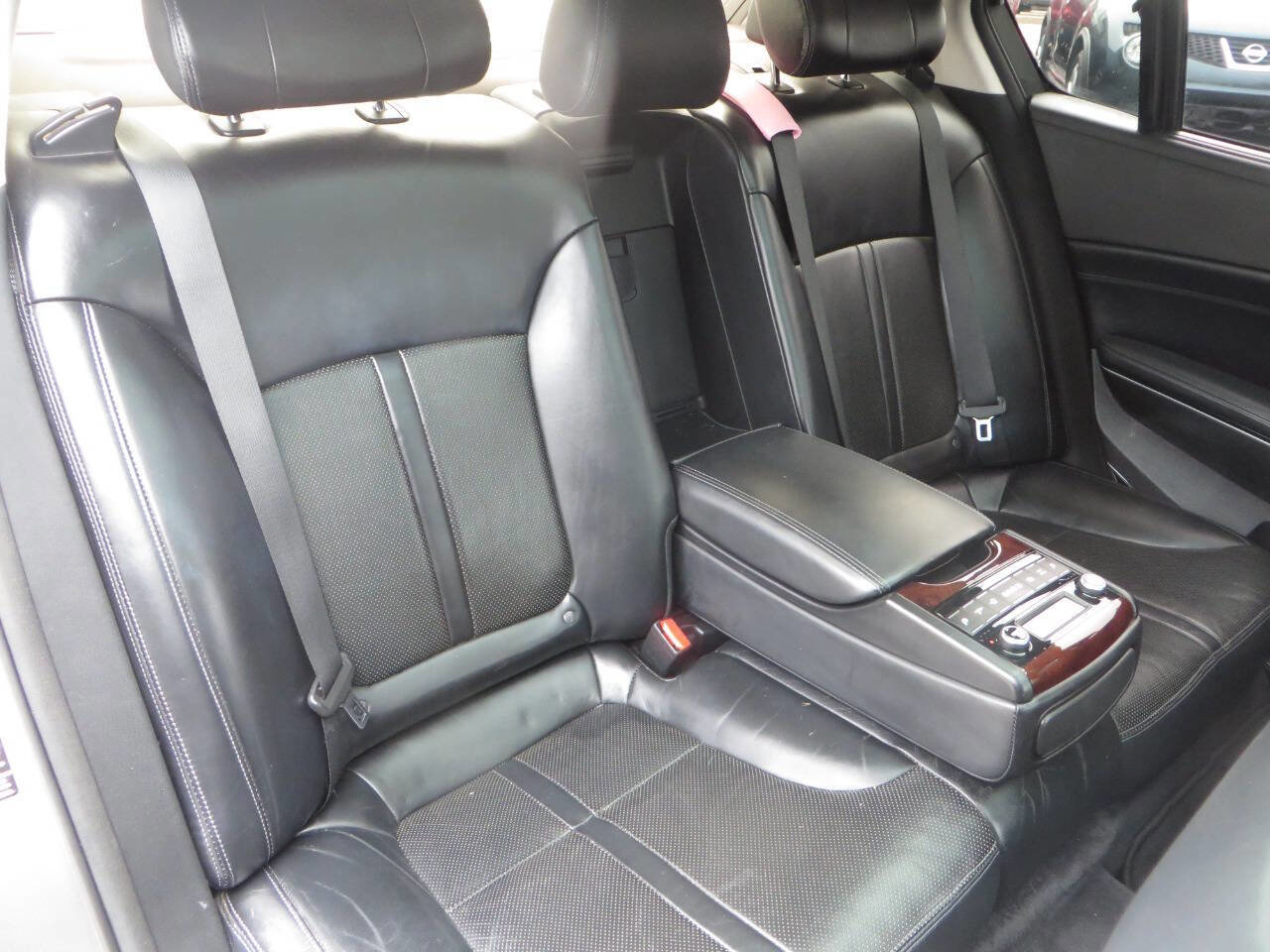 Used 2016 Kia K900 Luxury image 38