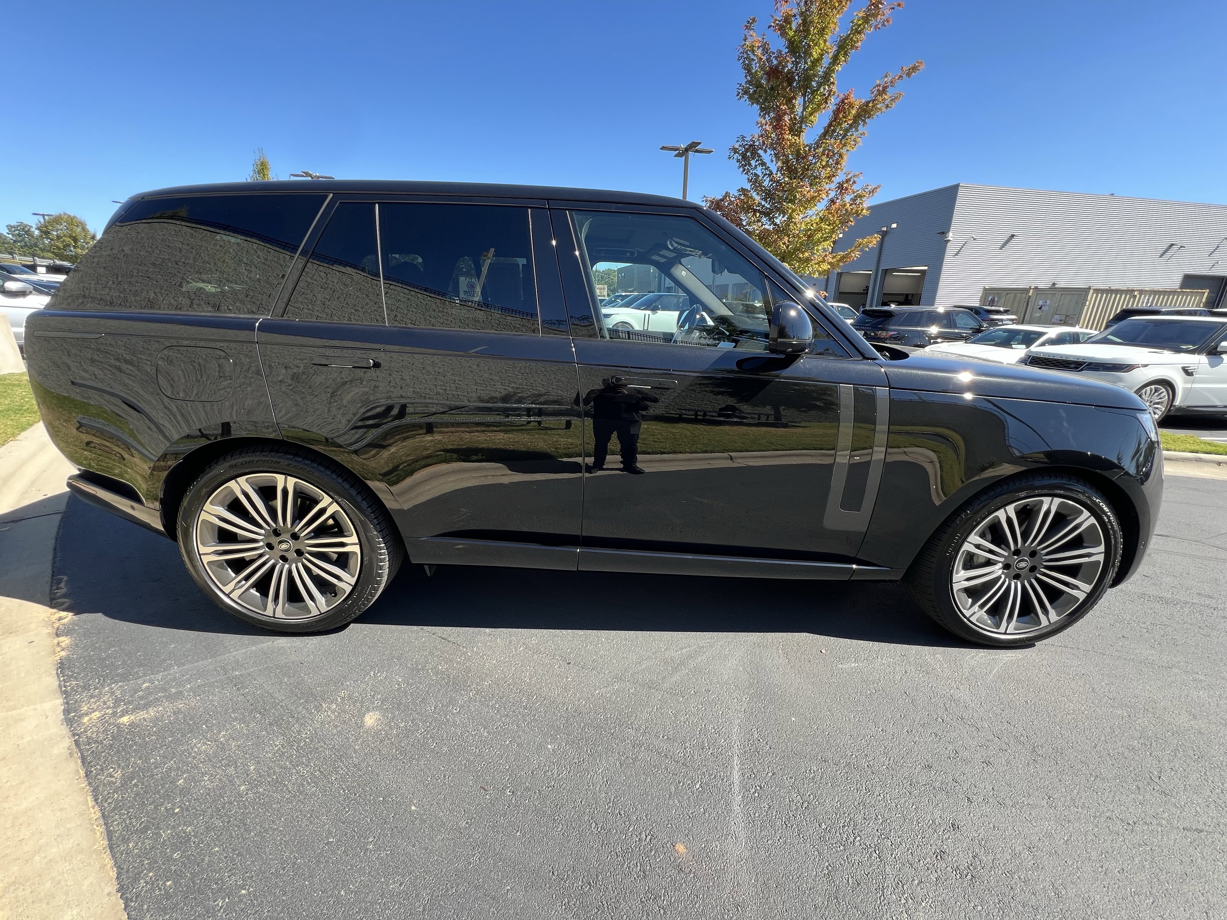 Used 2023 Land Rover Range Rover SE image 8