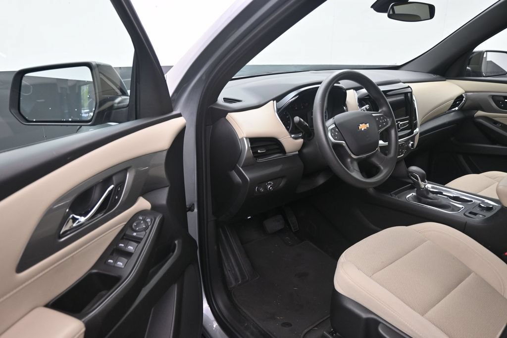 Used 2023 Chevrolet Traverse LS FWD image 11