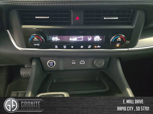 Used 2023 Nissan Rogue SV AWD/4WD image 18
