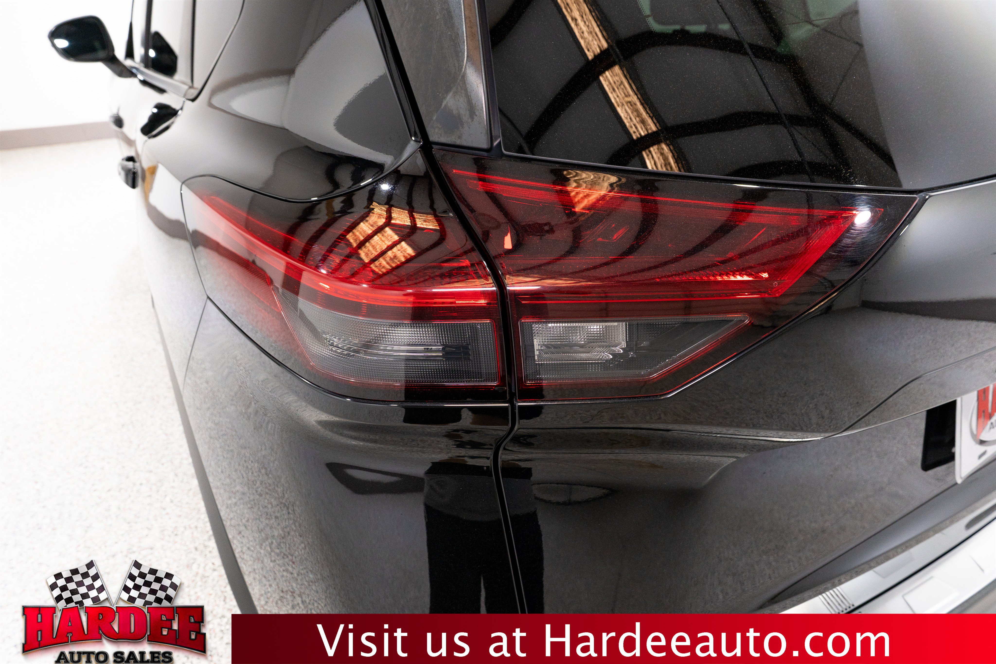 Used 2022 Nissan Rogue SV FWD image 9