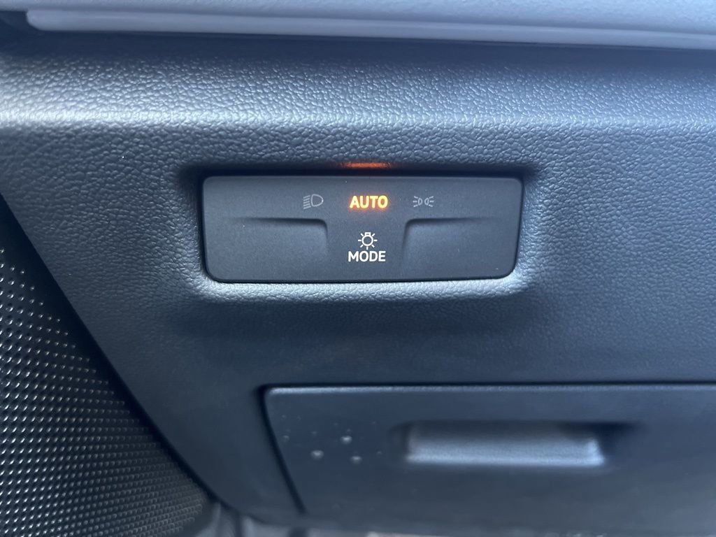 New 2025 Volkswagen Tiguan SE image 22