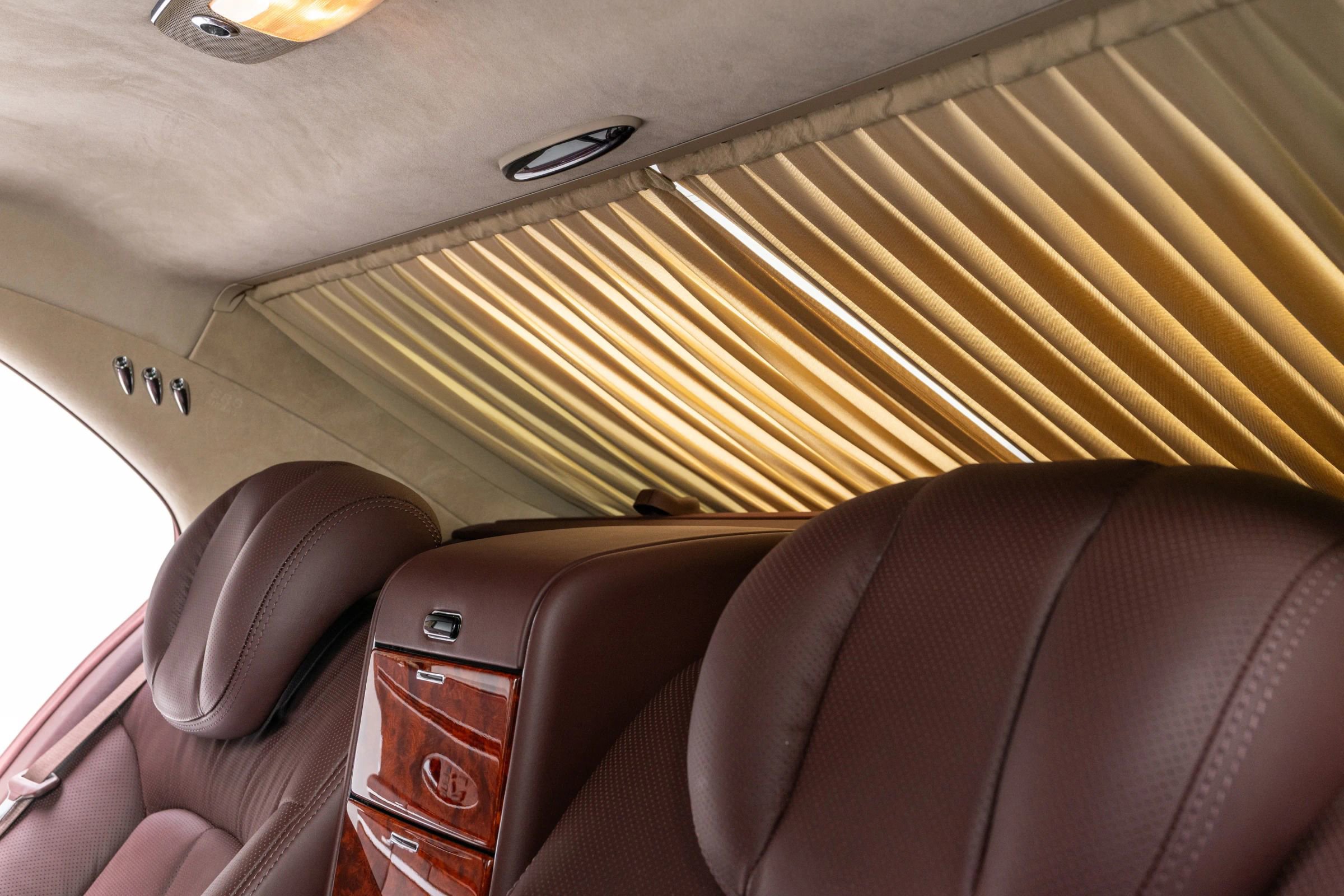 Used 2005 Maybach 57 RWD image 37