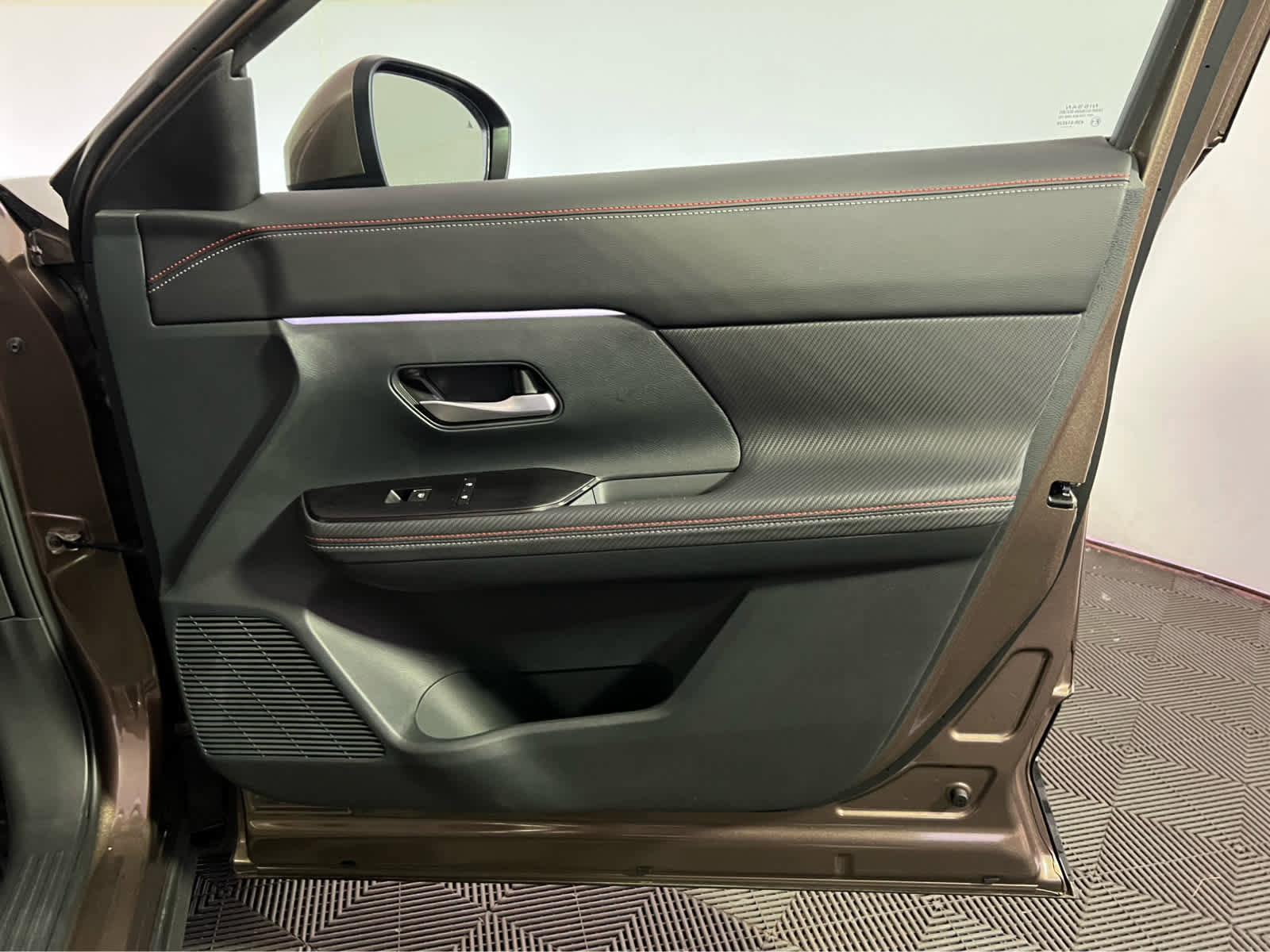 Used 2025 Nissan Kicks SR image 28