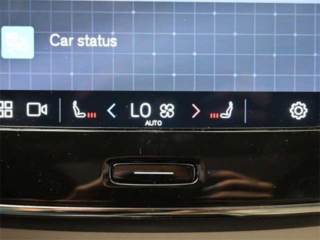 Used 2024 Volvo XC40 B5 Plus w/ Protection Package Premier image 22