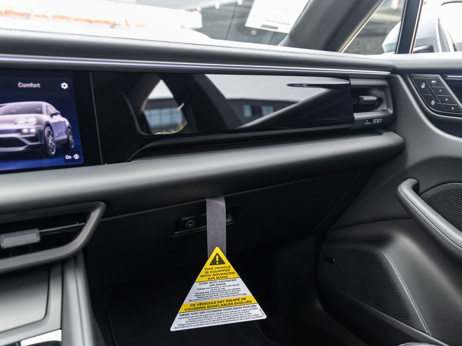 Certified 2025 Porsche Macan Electric image 27