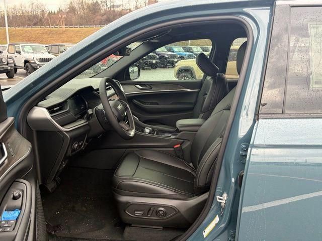 New 2026 Jeep Grand Cherokee Limited w/ Limited Altitude Package AWD/4WD image 16