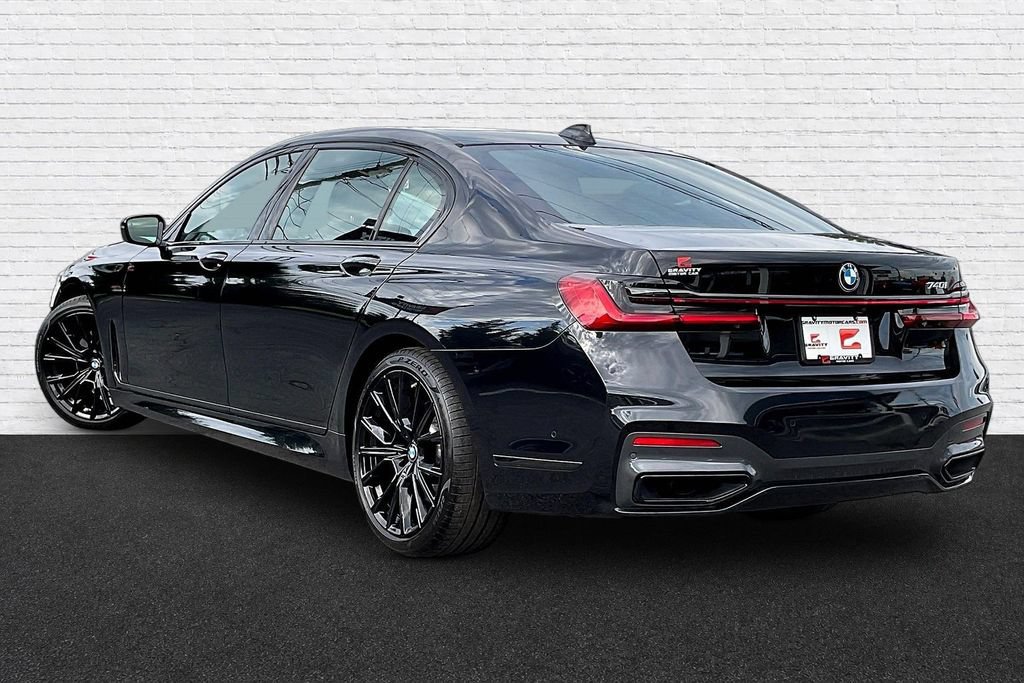 Used 2022 BMW 740i w/ M Sport Package RWD image 4