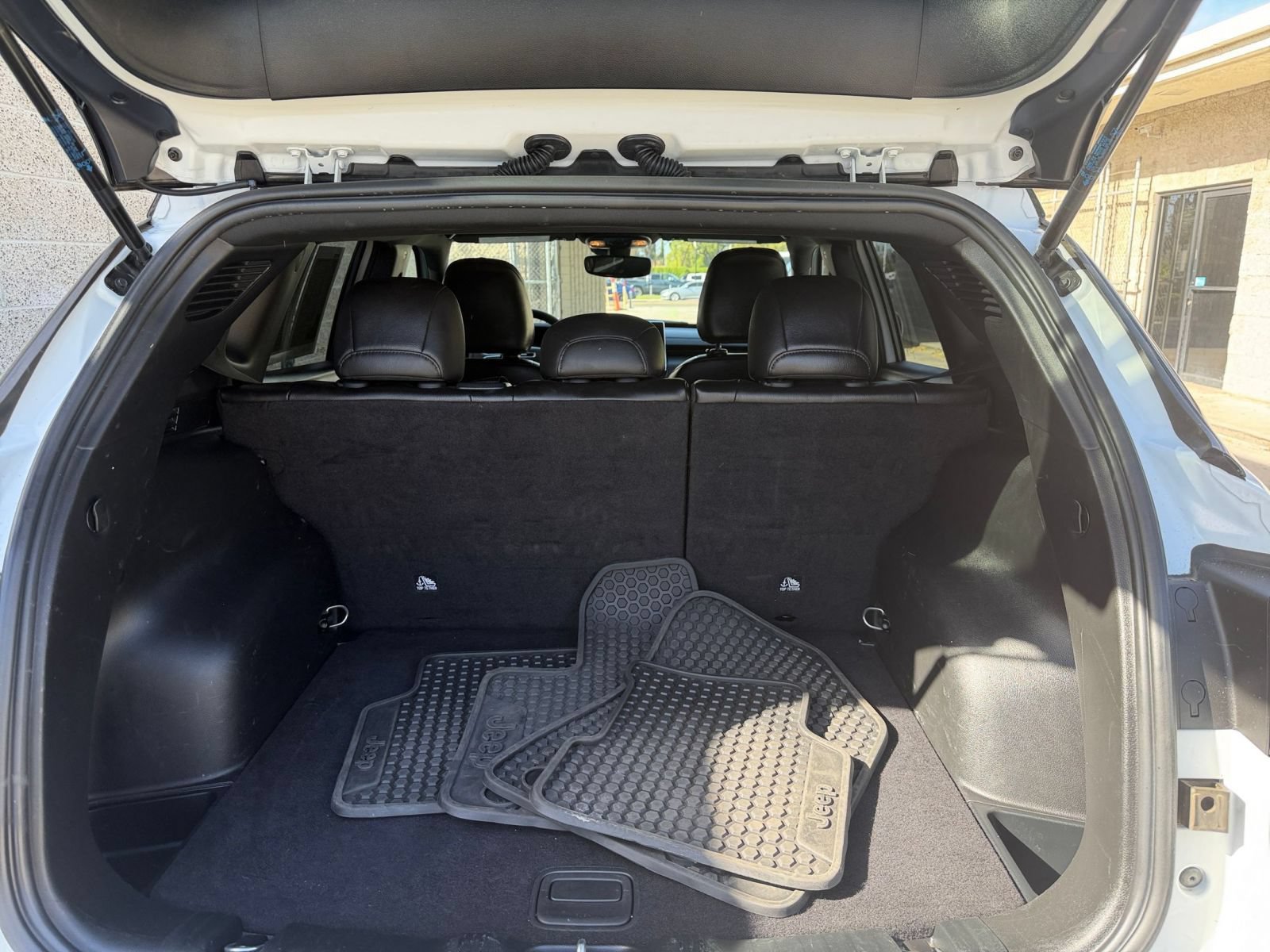 Used 2025 Jeep Compass Trailhawk AWD/4WD image 29