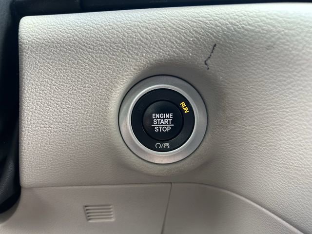 Used 2020 Chrysler Pacifica Touring-L FWD image 16