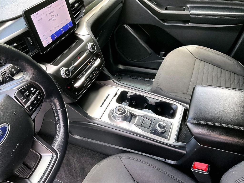 Used 2020 Ford Explorer XLT w/ Comfort Package AWD/4WD image 14