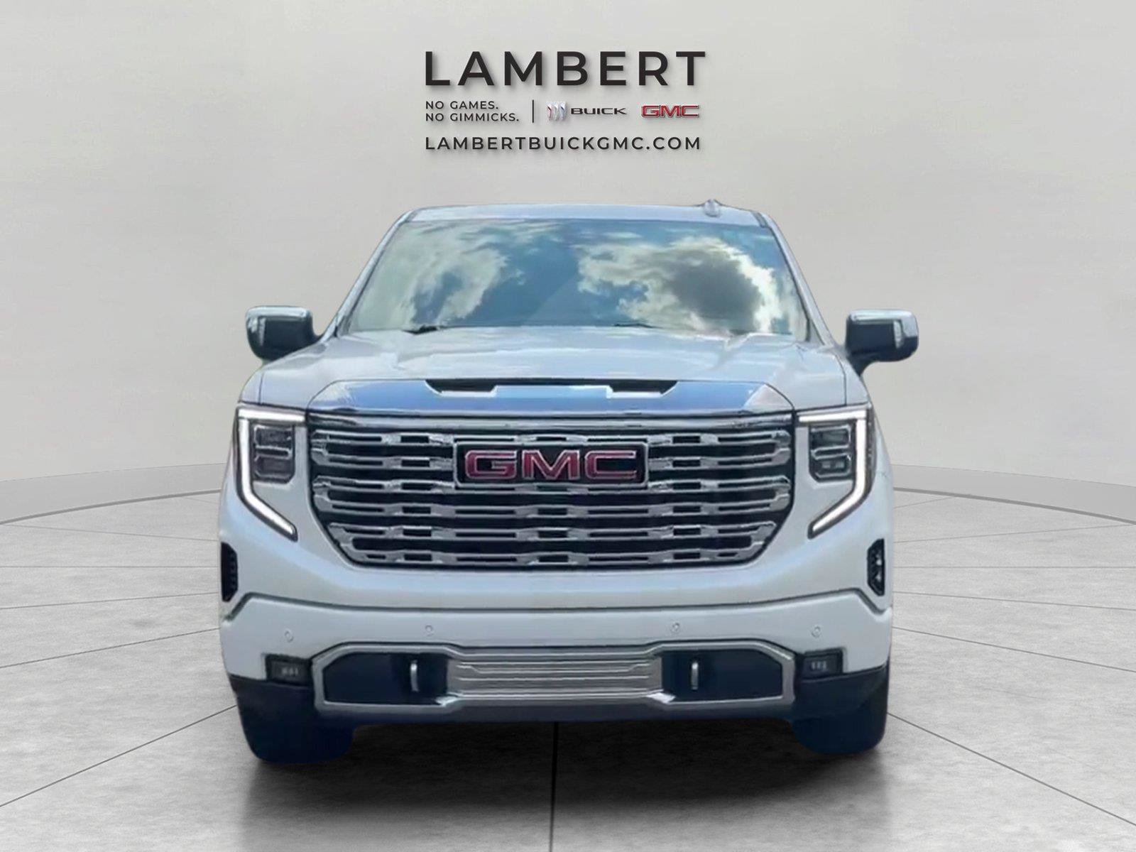 Used 2024 GMC Sierra 1500 Denali w/ Technology Package AWD/4WD image 8