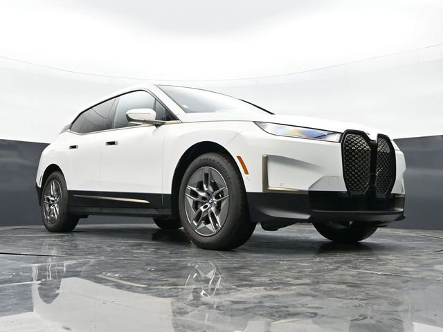 Used 2023 BMW iX xDrive50 AWD/4WD image 37